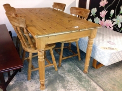 Matbord + 4st stolar